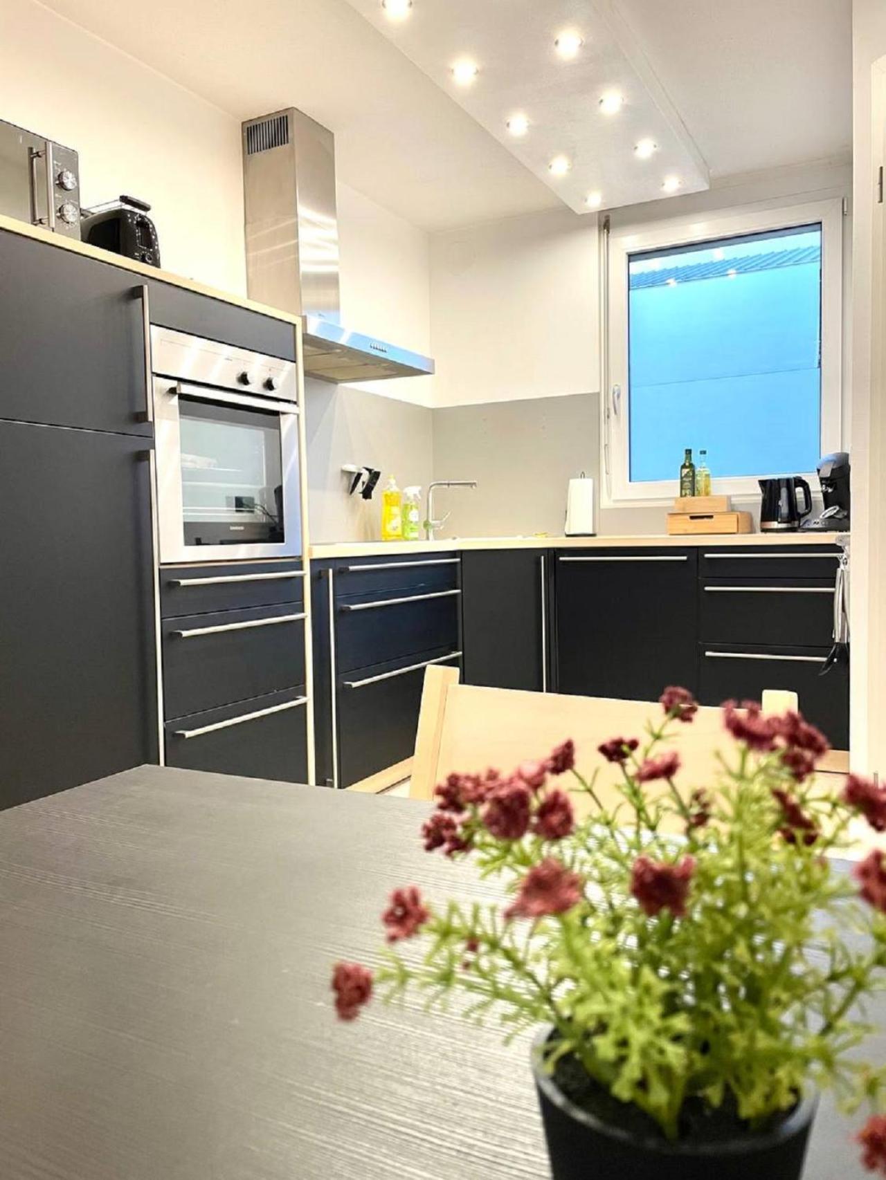 Geraeumiges Ferienhaus In Koblenz Coblenza Esterno foto