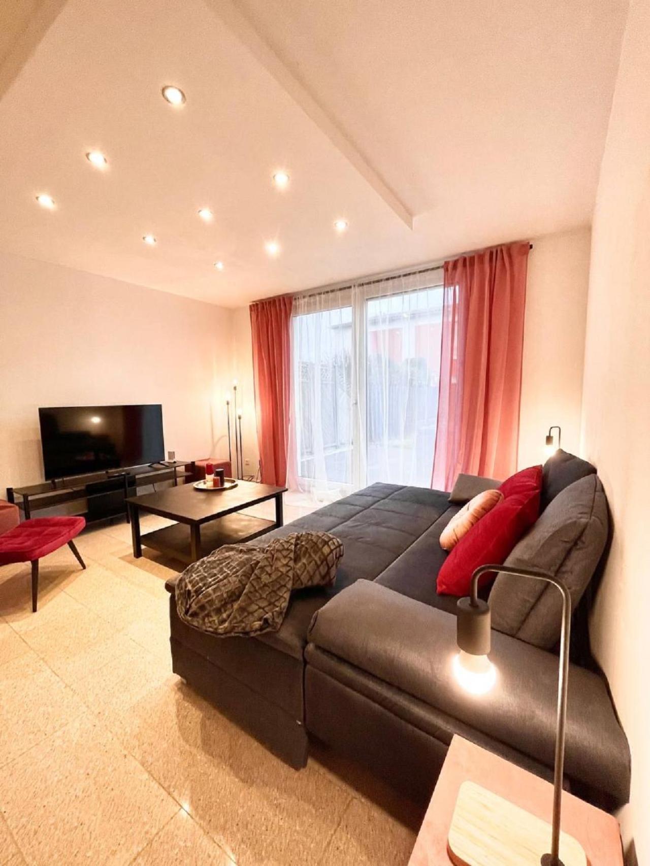Geraeumiges Ferienhaus In Koblenz Coblenza Esterno foto